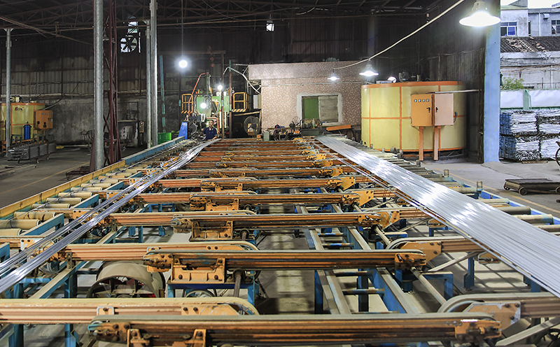 型材挤压车间Profile extrusion workshop
